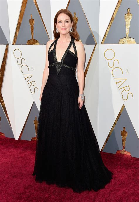 Oscars Red Carpet 2016 Julianne Moores Black Chanel Dress Was Worn By