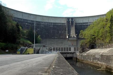 Barrage De Bort Les Orgues Bort Les Orgues Structurae