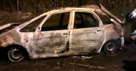 G Carro Pega Fogo Depois De Explos O No Bairro Cabral Em Resende Rj