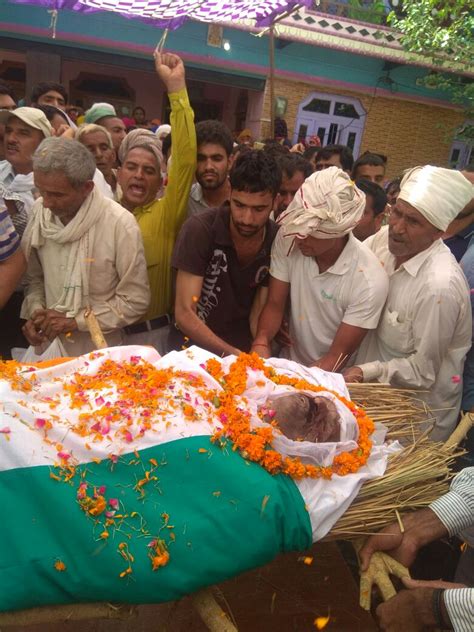 नीमकाथाना भारत माता की जय उद्घोष के साथ पंचतत्व में विलीन हुए शहीद रामनिवास यादव तिरंगे में