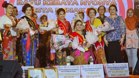 Maria Magdelina Juara Pertandingan Ratu Kebaya Nyonya Pesta Benak 2023