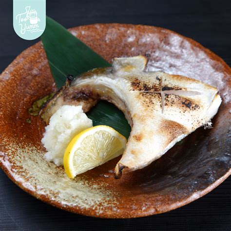 Hamachi Kama (Yellowtail Collar, 250g - 300g) – Too Yumm Seafood - The ...