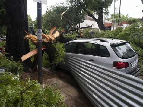 Lo Que Dejó El Temporal Con Vientos De Hasta 130 Km H En El Amba Muerte Destrozos Y Cortes De Luz