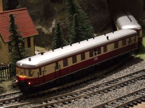 Die Triebwageneinheit VT 137 058-067 und VS 145 048-080 der DRG ...