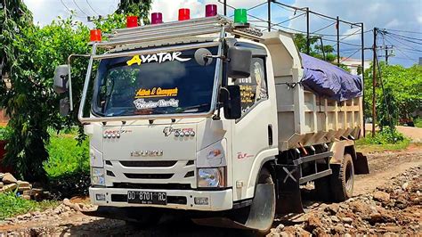 Truk Jomplang Mobil Dump Truk Pengangkut Tanah Isuzu Nmr Bongkar