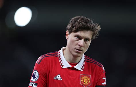 Victor Lindelof Remains Coy On Manchester United Future Amidst Atl Tico