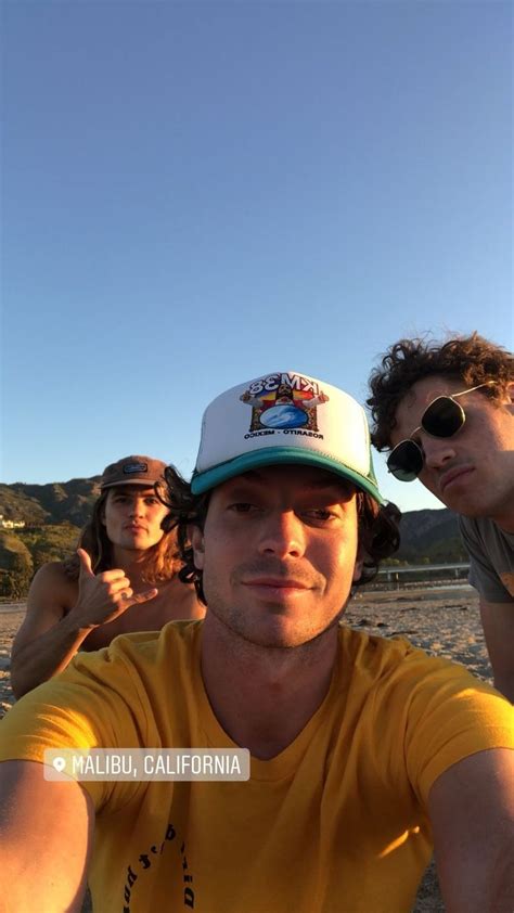 Jace W His Friends At The Beach En 2022 Celebridades