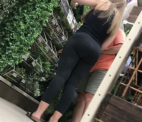 Blonde PAWGs Perfect Ass Spandex Leggings Yoga Pants Forum
