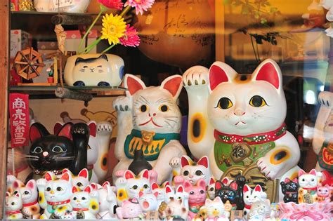 Maneki Neko Those Lucky Cats DailyArt Magazine