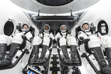 SpaceX Dan NASA Terbangkan Empat Astronot Ke ISS Untuk Menyalakan