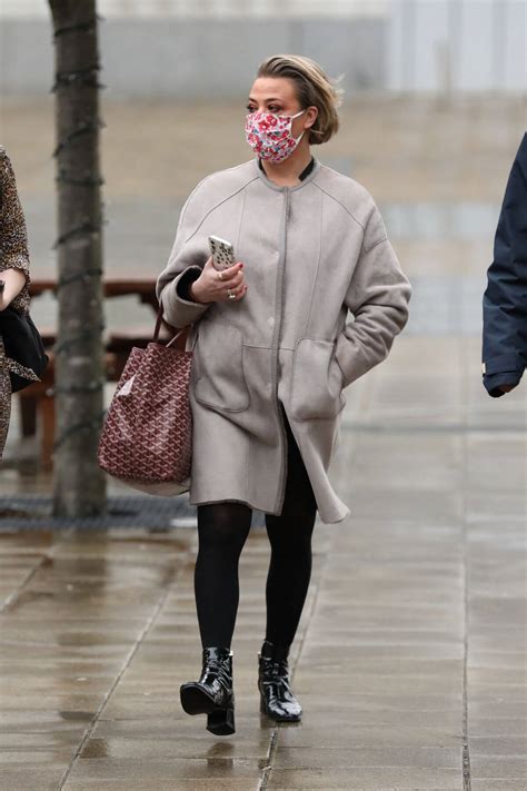 Lisa Armstrong Wraps Up Warm As She Heads Into A Studios In Leeds 03 10