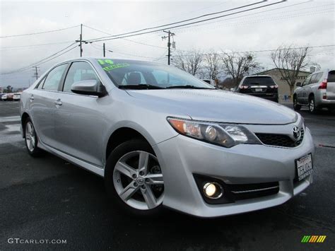 2014 Classic Silver Metallic Toyota Camry Se 110911634