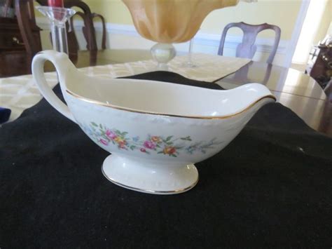 Homer Laughlin Eggshell Georgian Gravy Boat Carolina China