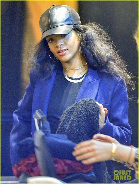 Rihanna Goes Braless To Do Some Shopping In New York City Photo 3252120 Rihanna Photos Just