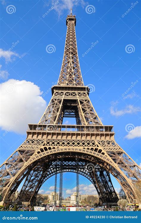 Взгляд дневного света Эйфелева башни (путешествия Eiffel Ла), железная ...