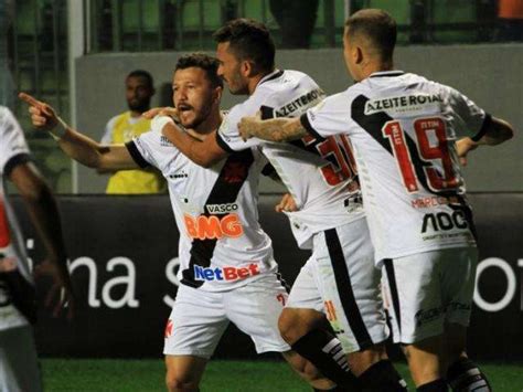 Atlético Mg Sai Na Frente Mas Vasco Vira E Fecha Placar Em 2 A 1