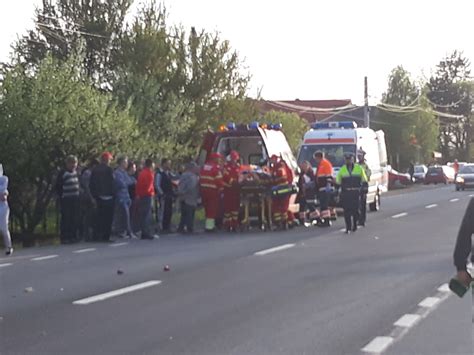 Biciclist Accidentat De Un Autocamion Salvat Ca Prin Minune De C Tre