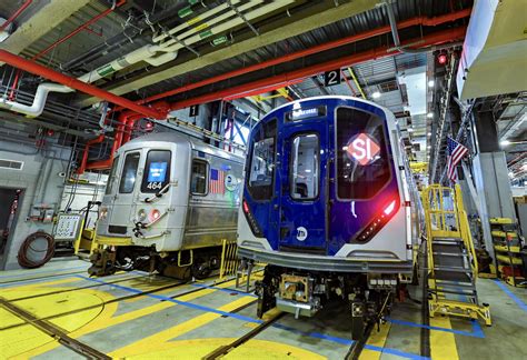 New R Subway Cars Rolled Out On Staten Island Railway Railway News