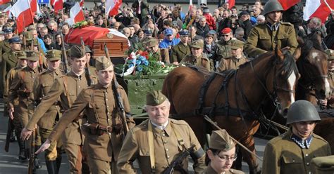 Poland buries remains of World War II resistance commander | The Seattle Times