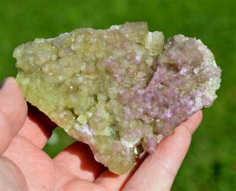 Vesuvian Mangano Vesuvianite 357 Gramm Jeffrey Mine Quebec Kanada