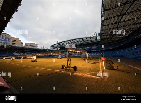 Stadium Seating At Stamford Bridge Fotos Und Bildmaterial In Hoher