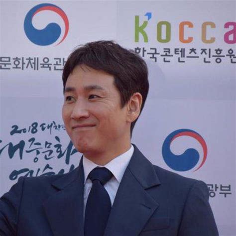 El actor de Parásitos Lee Sun kyun es hallado sin vida en un auto