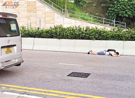 捱車撞 彈飛男子命危 東方日報