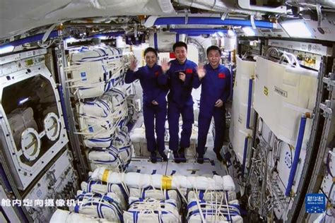 Astronautas Da Shenzhou Entram No M Dulo De Laborat Rio Mengtian