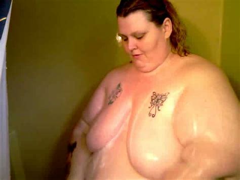 Morbidly Obese Sbbw Redhead Girlfriend Takes Shower Video