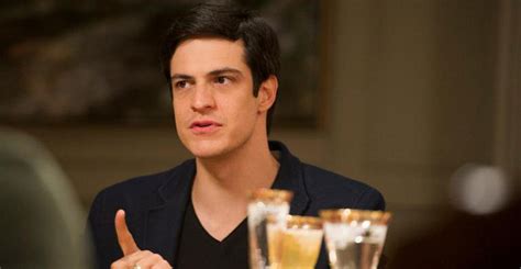 A Dona do Pedaço Félix retorna as telinhas para casar Agno e Leandro e abençoar beijo gay