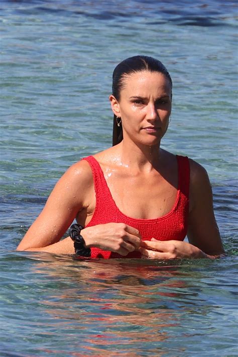 Rachael Finch Is Pictured At Bronte Beach 27 Photos Thefappening