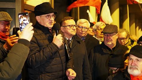 Kolejna manifestacja pod siedzibą TVP Łódź Ponad 100 osób z flagami