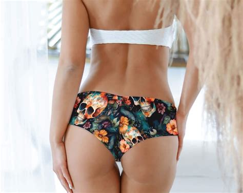 Curve Bottom Skimpy Very Cheeky Bikini Bottom Seamless Reversible High