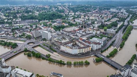 Heftige Regenf Lle F Hrten In Teilen Deutschlands Belgiens Und Den