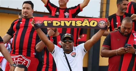 Vitória conquista título inédito da Série B após garantir acesso à