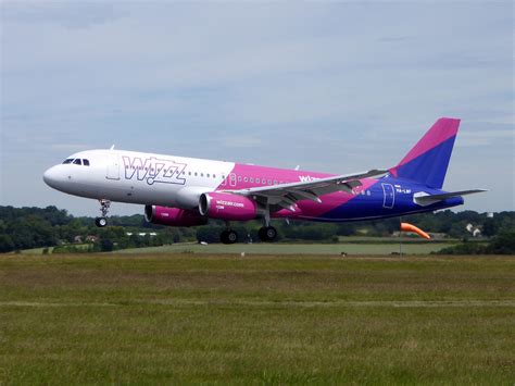 Ha Lwf Airbus A Cn Wizz Air Hungary Luton Ju Flickr