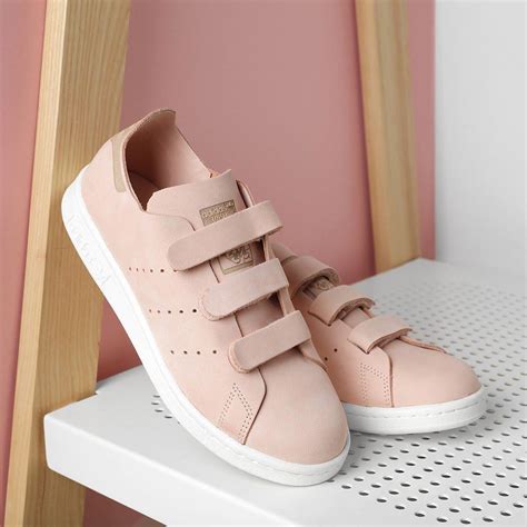 mà cho hội con gái xem đống sneaker màu nude này đảm bảo cô nào cũng hú hét đòi mua ngay
