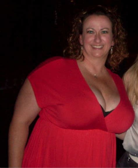 Love A BBW Who Shows Off Her Chest Scrolller