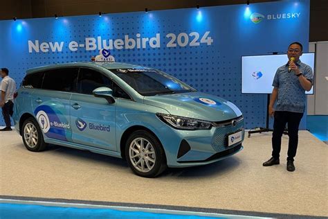 Foto Bluebird Segera Operasikan Mobil Listrik Byd E Gen