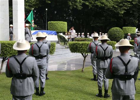 Marcos Leads Heroes Day Rites The Manila Times