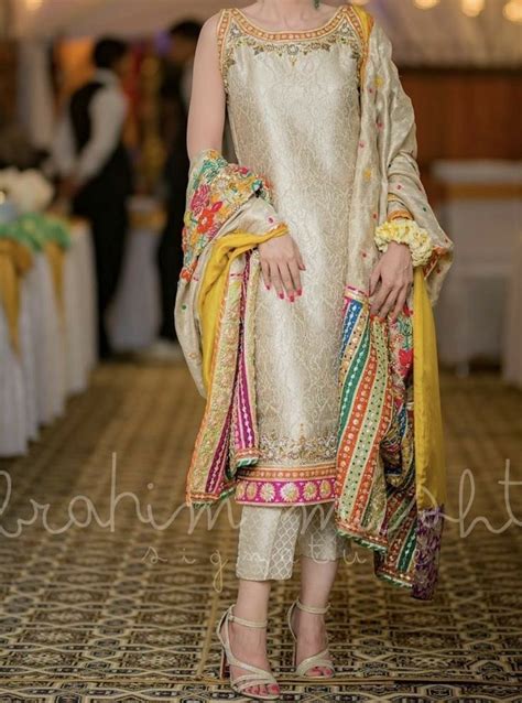 Pin By Maheen S On Wedding Wears Stylish Party Dresses Stylish Dress