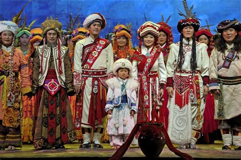 Chinese Qiang Ethnic Dancers Editorial Image - Image of folk, dance ...