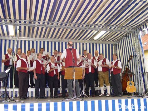 Zum Jubil Um Eine Serenade S Ngerbund In Neustadt Wn Besteht Jahre