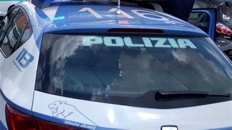 Torino Il 23enne Colpito Con Un Machete Ha Perso La Gamba Caccia All