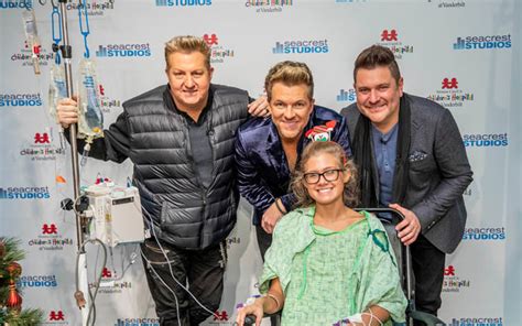 Rascal Flatts Spread Bookish Holiday Cheer At Childrens Hospital Parade