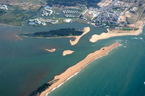 Riyuewan Bay Surfing Beach Wanning Hainan Chinas Best Surfing Beach