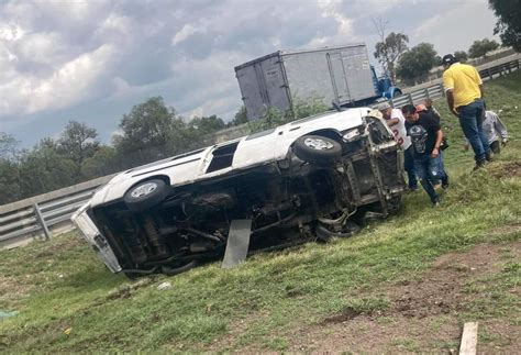 Vuelca Combi Sobre La Autopista M Xico Pachuca Hay Lesionados