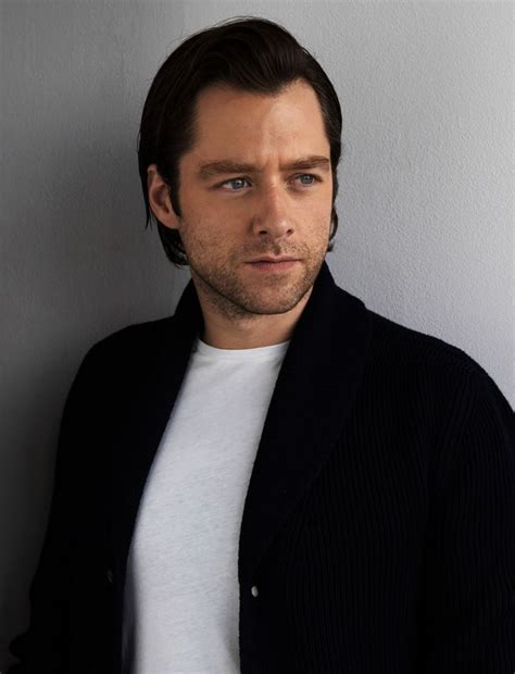 NEW HQ Photoshoot Pics of Richard Rankin | Outlander Online | Richard ...