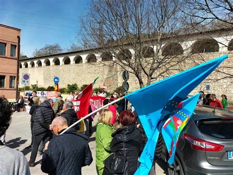 Riaprite I Reparti In Pi Di Alla Manifestazione Contro I Tagli