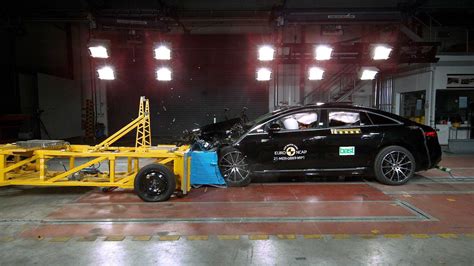 Mercedes EQS 2021 Dapat Bintang Lima Dalam Uji Tabrak Euro NCAP